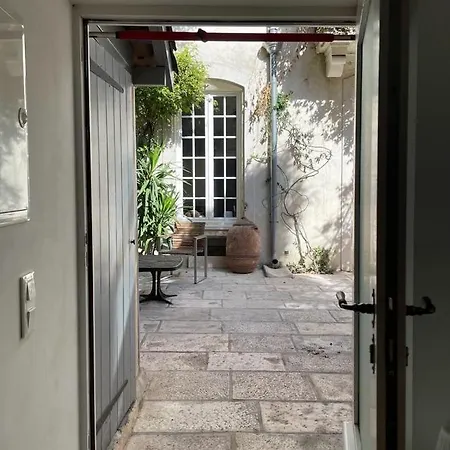 Le Bonheur De La Campagne A La Ville - Grand Studio En Plein Coeur De La Ville Nîmes